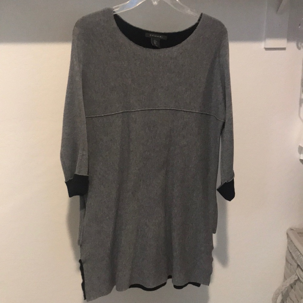 Tahari, mid-thigh grey sweater
